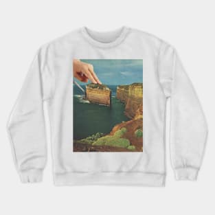 Serving up cake by the seaside - Cake slice Crewneck Sweatshirt